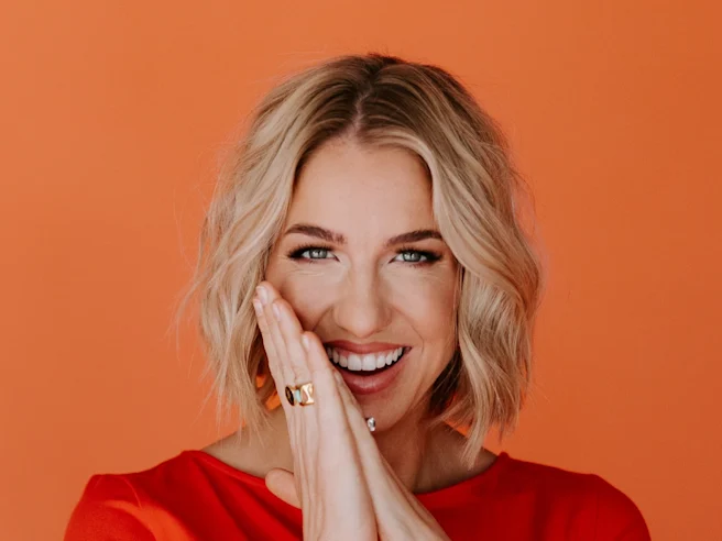 Headshot of Jenna Kutcher