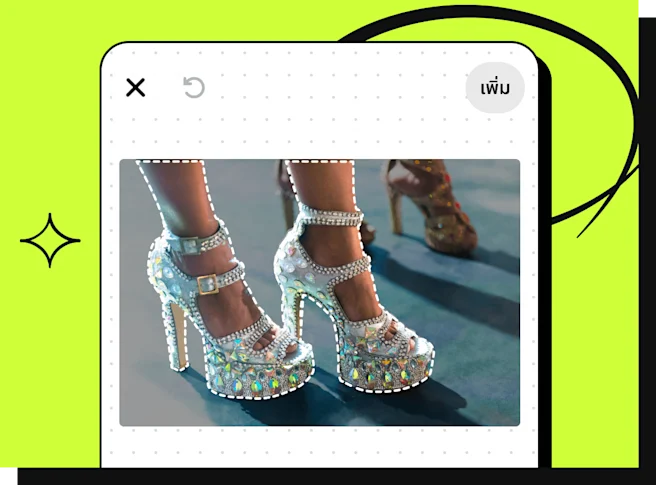 พินภาพซูมคนสวมรองเท้าส้นสูงสีเงินประดับคริสตัลแบบรัดส้นพร้อมเส้นประตัดรอบรองเท้า