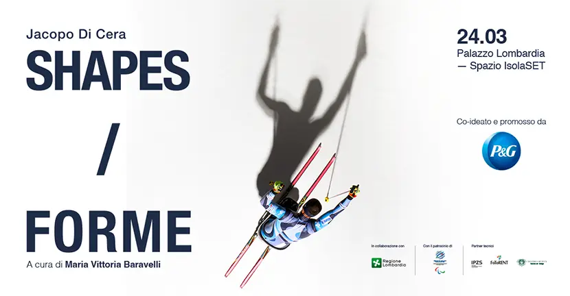 La locandina di “Shapes / Forme – Sotto la stessa luce”, mostra fotografica a Milano dal 24 marzo al 7 aprile 2026.