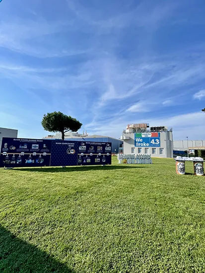 Lo stabilimento di produzione di P&G a Pomezia allestito per i festeggiamenti per i 60 anni di Dash.