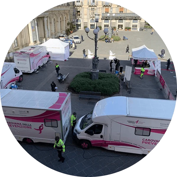 Camper de la Carovana della prevenzione in piazza a Catania