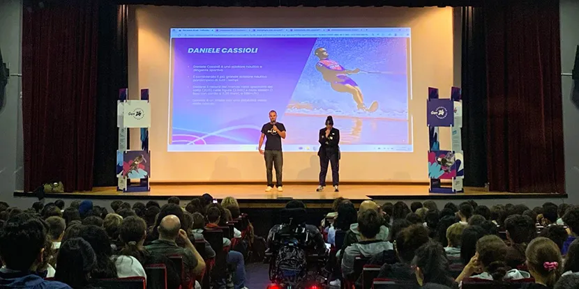 Daniele Cassioli, membro della Commissione Atleti e Tecnici di Milano Cortina 2026, alla presentazione delle iniziative educative per lo sport inclusivo.
