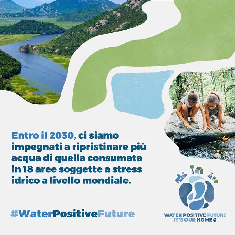 Due bambine giocano vicino a un fiume, in sovrimpressione una scritta che sancisce l’impegno di P&G a ripristinare più acqua di quella consumata in 18 aree soggette a stress idrico a livello mondiale.