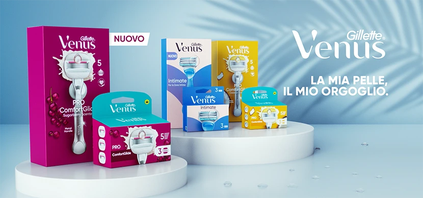 Venus Gillette la mia pelle, il mio orgoglio. Nell’immagine il rasoio ComfortGlide Sugarberry, il rasoio intimate e il comfort glide coconut
