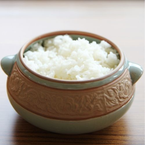 Miska z ugotowanym ryżem