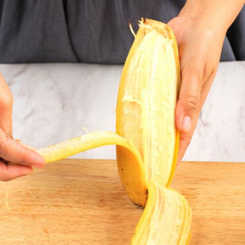 Z której strony należy zacząć obieranie banana?