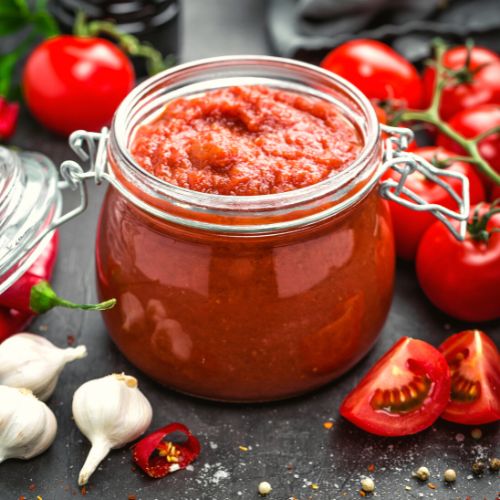 Sos pomidorowy do słoików przyspieszy gotowanie dań