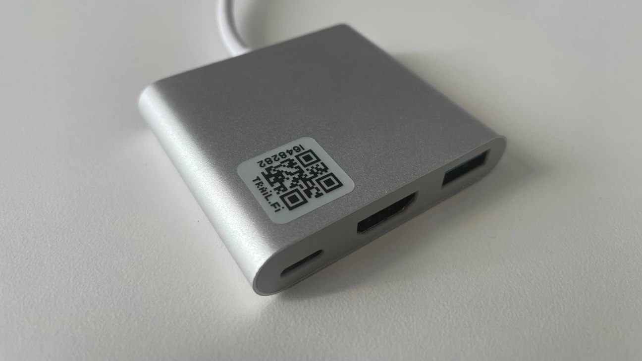 Tunnistemerkintä adapterissa