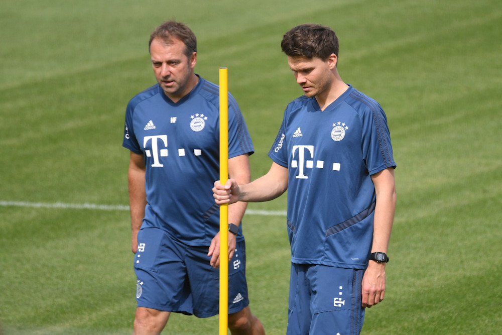 Danny Röhl arbeitete bereits beim FC Bayern mit Hansi Flick zusammen. (Bild: picture alliance / SvenSimon | Frank Hoermann/SVEN SIMON)