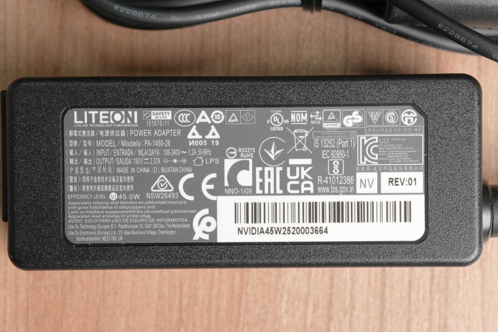 ACアダプターのラベル