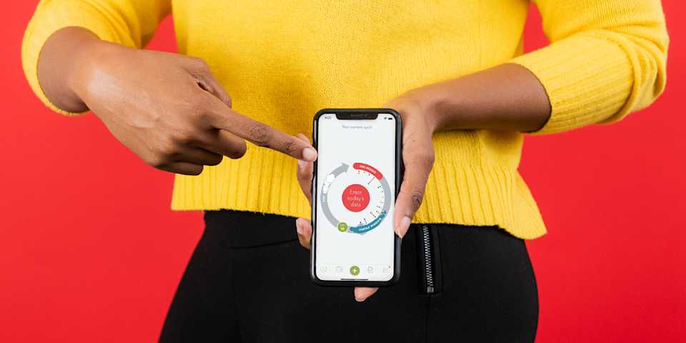 Photo of hands showing Cycle View screen in Clue app