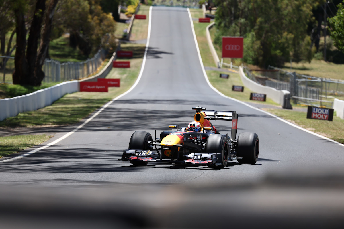 Lawson Reacts To Crazy F1 Laps Bathurst 12 Hour