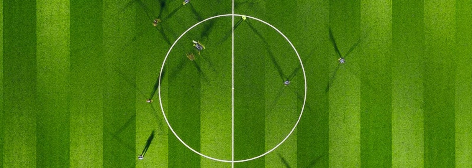 Image showing the center circle on a football pitch