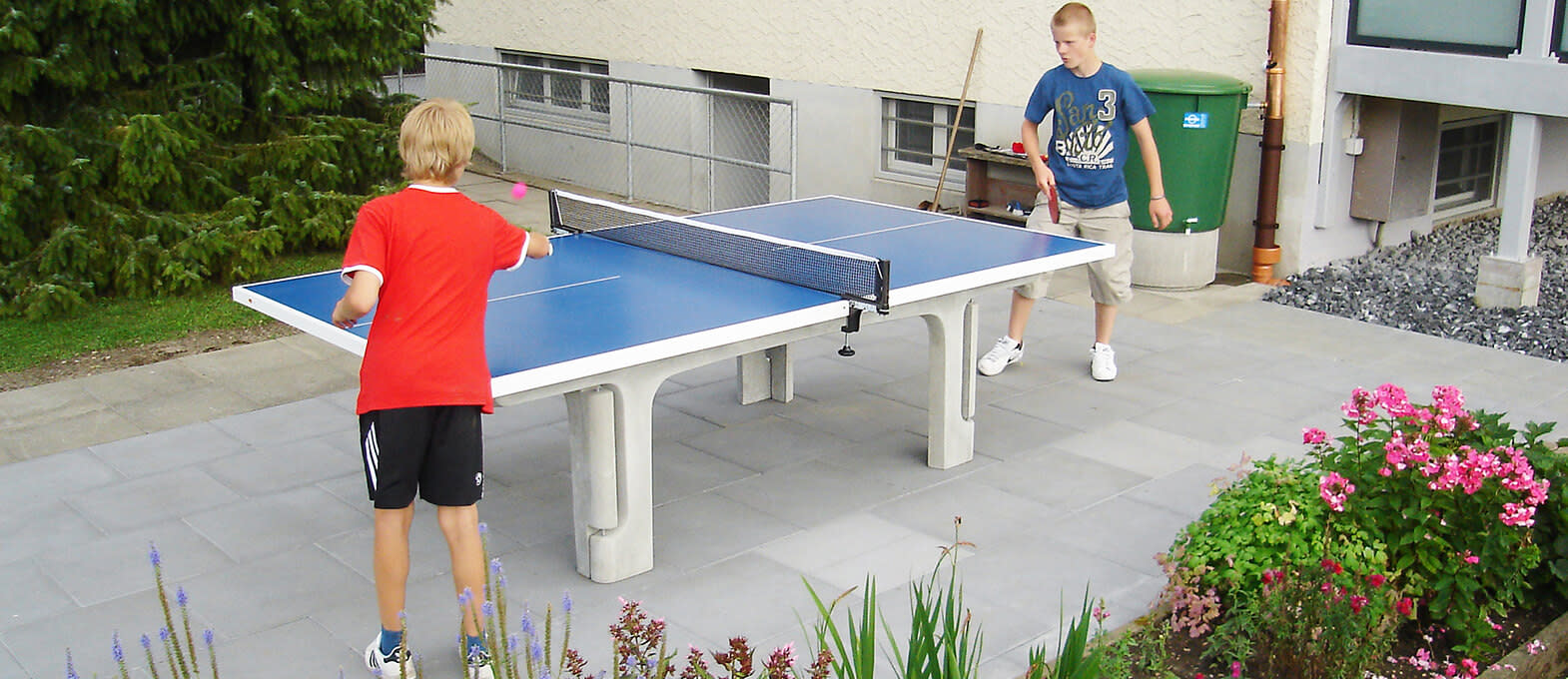 Tischtennistische Direkt im eigenen Garten eine Runde Ping Pong am Tischtennistisch zu spielen - was gibt es besseres.