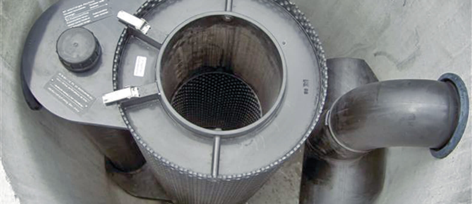 Ölhaltige Abwasser Einbau Mineralölabscheider für ölhaltiges Abwasser.