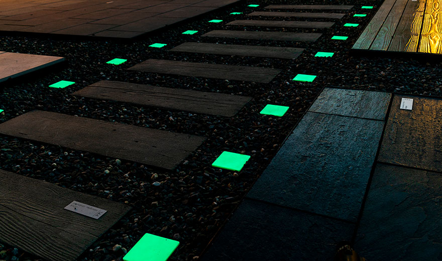 LUMINO GLOW Abmessungen LUMINO GLOW Leuchtsteine bei Nacht.