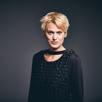 Julia Mihály (Komposition Ensemble mit Elektronik) Foto: Sebastian Linder Julia Mihály (Komposition Ensemble mit Elektronik) Foto: Sebastian Linder
