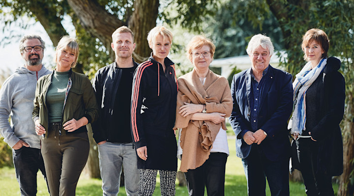 Die Jury 2019 (v.l.n.r.): Henning Wehland, Melbeatz, Nils Wülker, Julia, Mihály, Violeta Dinescu, Rolf Zuckowski, Christine Aufderhaar (Foto: Sebastian Linder)