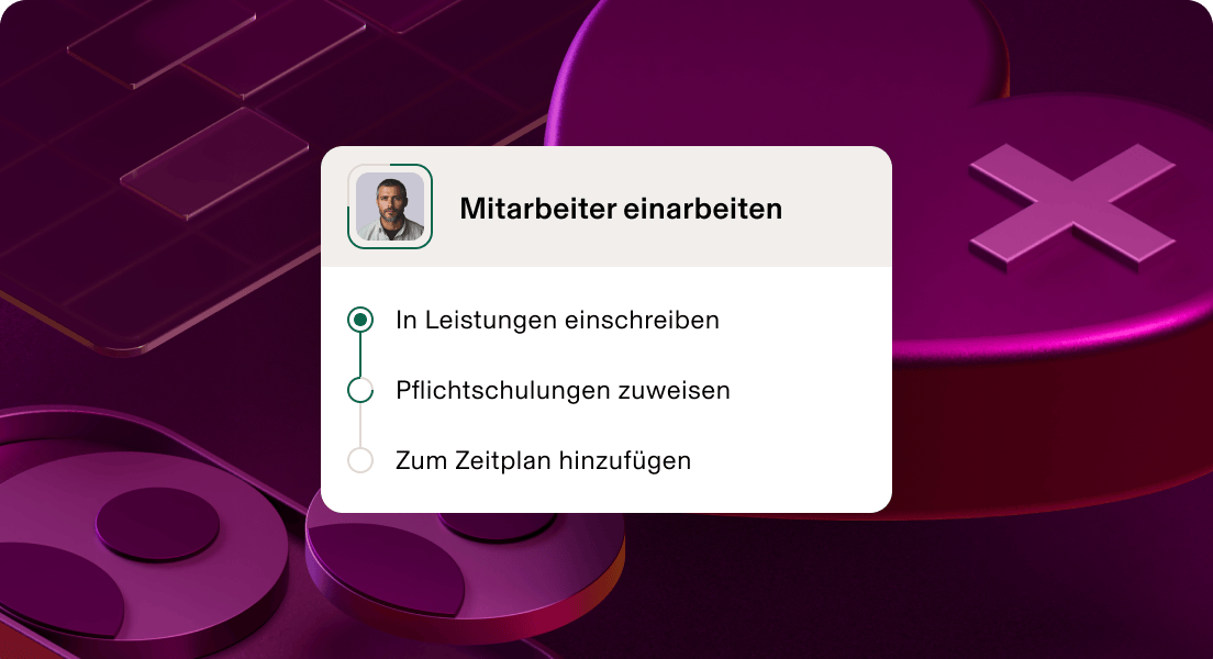 Bildschirm des Mitarbeiter-Onboardings, der anzeigt, dass die Leistungsanmeldung abgeschlossen, die Schritte Schulung und Zeitplanung aber noch offen sind.