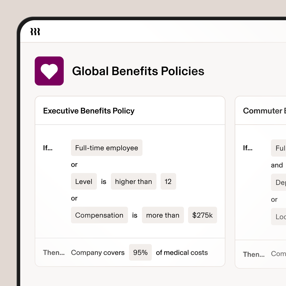 Tablette affichant un écran de Rippling intitulé « Politiques d’avantages sociaux internationales » avec deux politiques intitulées « Politique des avantages sociaux des cadres » et « Remboursement partiel des frais de transport domicile-travail » avec les règles et la logique de chaque politique