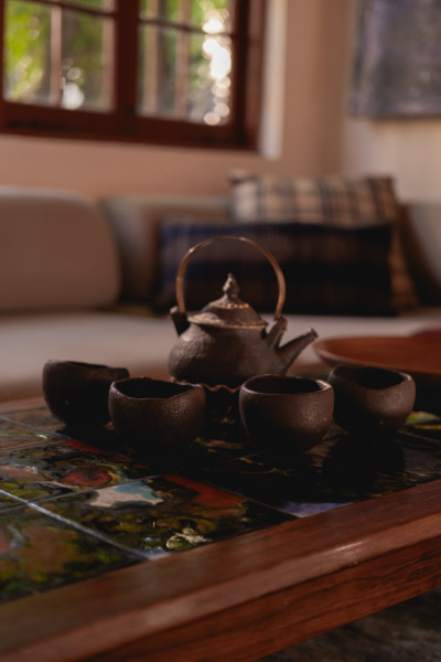 Tea Service by Masahiko Yamamoto on a 70s ceramic coffee table.