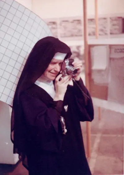 Corita, Los Angeles, 1966. Courtesy of the Corita Art Center.