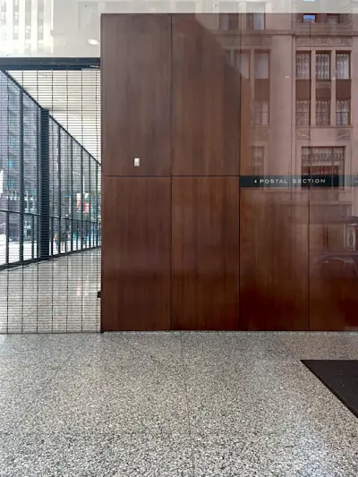 Wall detailing as established at the Farnsworth House.