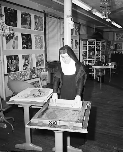 Corita, Immaculate Heart College Art Department, Los Angeles, 1957. Courtesy of the Corita Art Center.