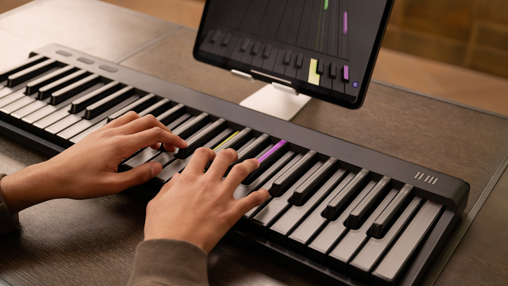 Two handed piano playing and the importance of the left hand