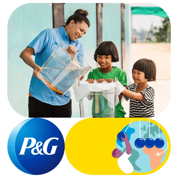 一名妇女在倒水,她旁边有两个孩子。左下角有宝洁 (P&G) 徽标,右下角有一个人使钟摆摆动的插图。