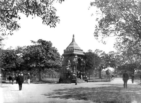 Frazer Fountain in its original location. Image: City of Sydney Archives