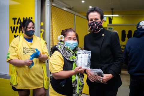 Lord Mayor Clover Moore giving out free masks at OzHarvest Market in Waterloo