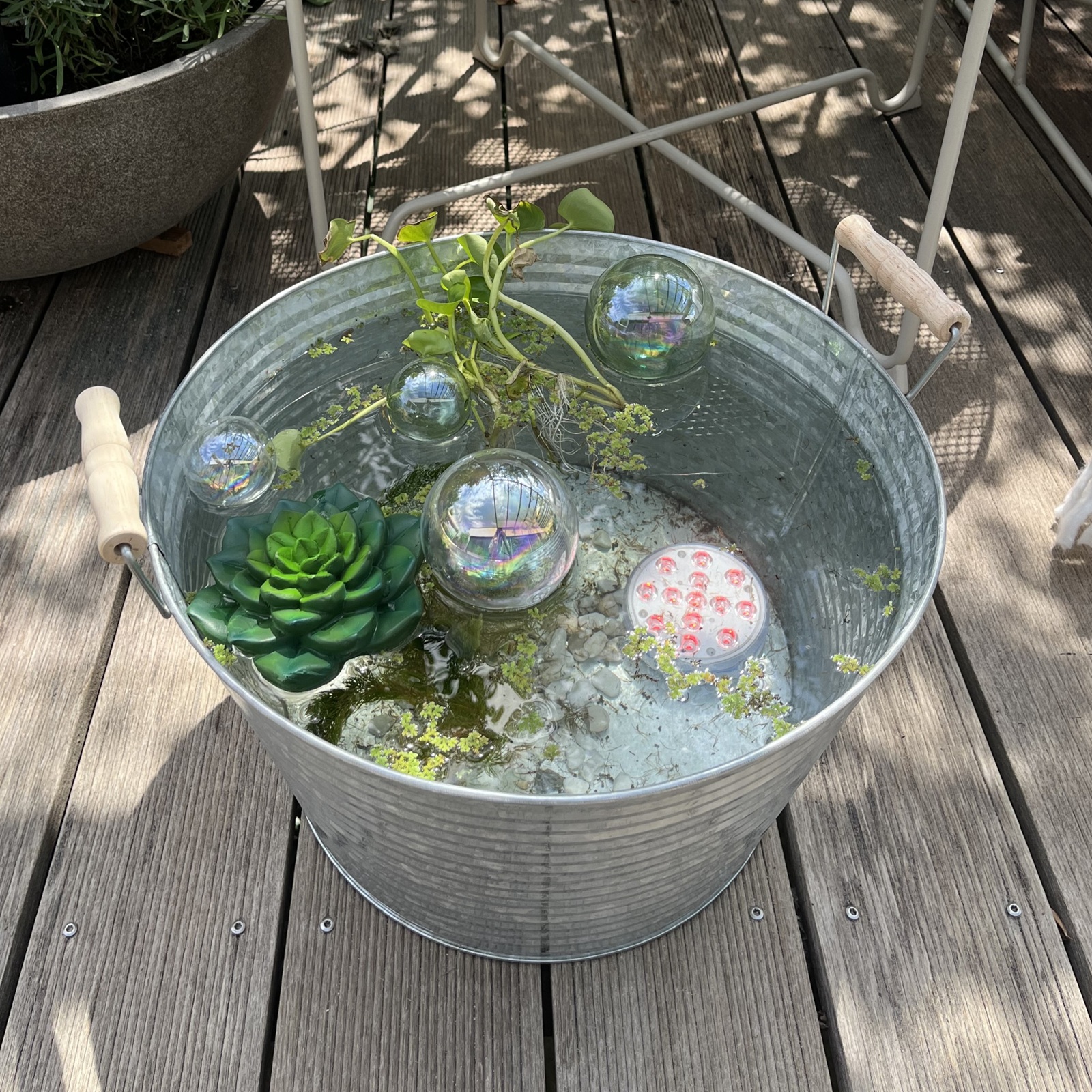 Zinkwanne im Lichterglanz