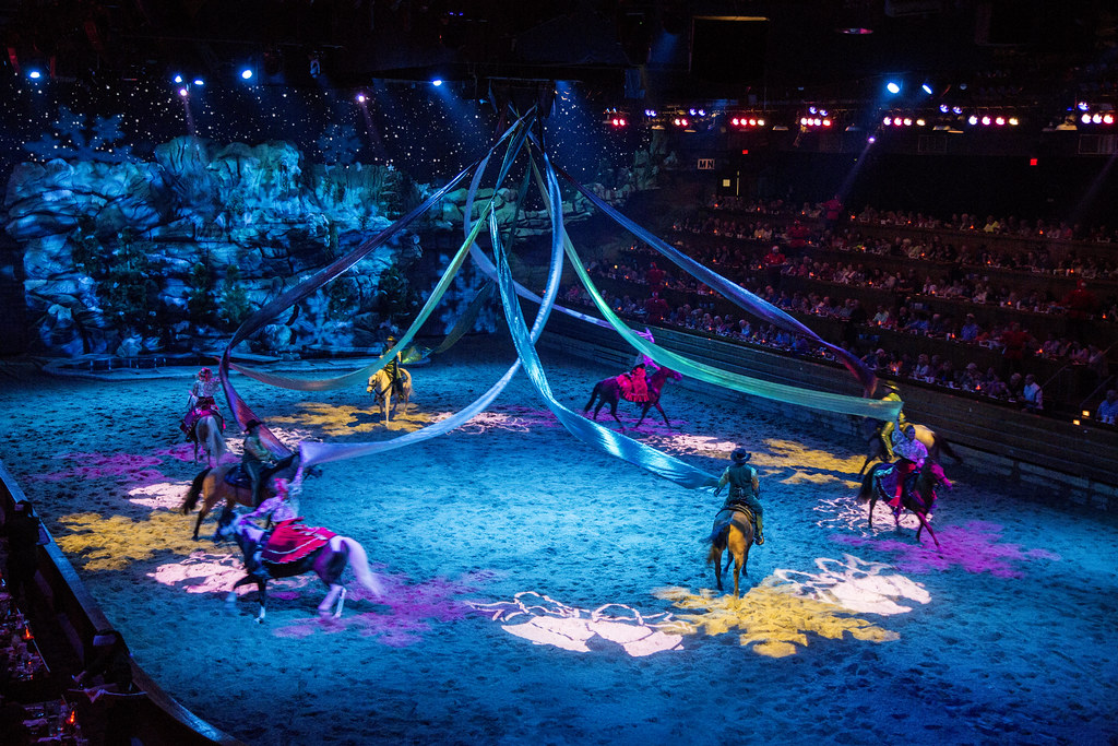What Are the Best Dinner Shows in Branson for 2026?