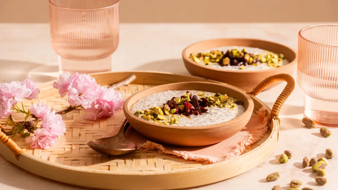 cherry-vanilla-low-carb-overnight-oats