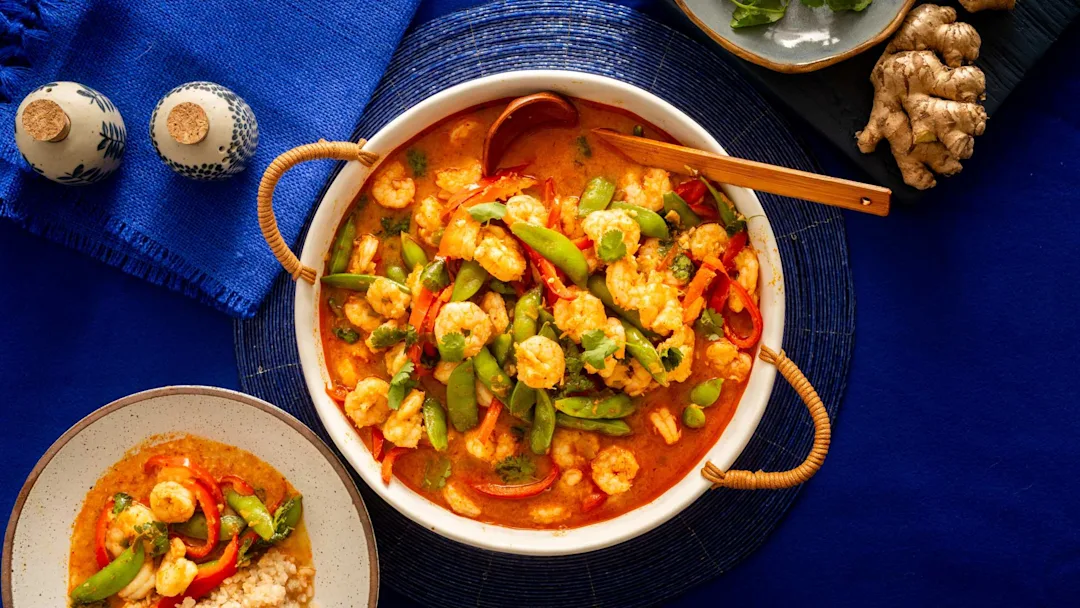 low-carb-thai-inspired-shrimp-curry-skillet