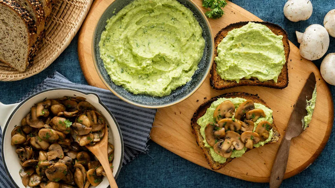 low-carb-mushroom-cottage-cheese-avocado-toast
