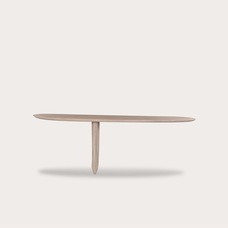 In studio photograph of Savignyplatz Console 220