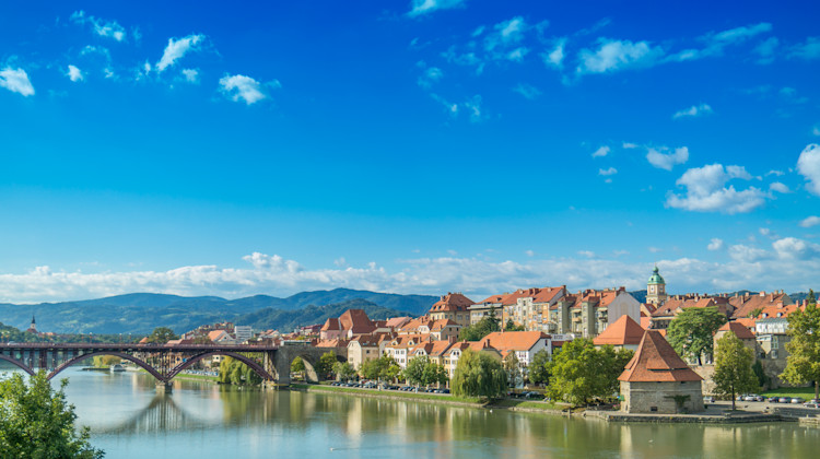 Ufer der Drau, Maribor, Karawanken