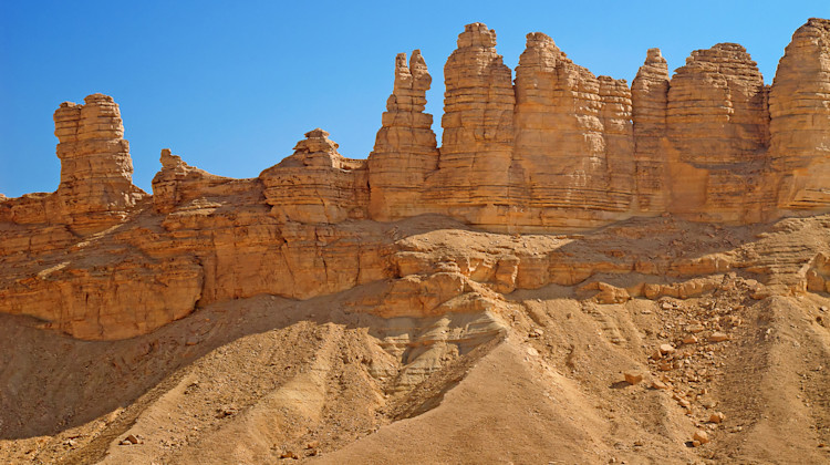 Clay Rocks, Riad