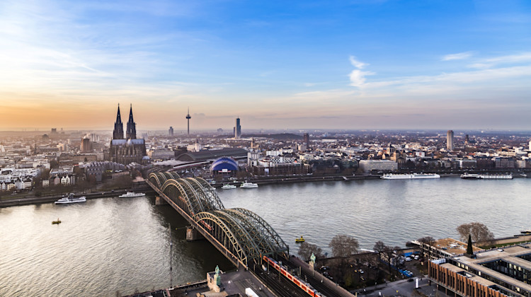 Hohenzollern Brücke mit Kölner Dom, Köln, Nordrhein-Westfalen, Rhein-Ruhr