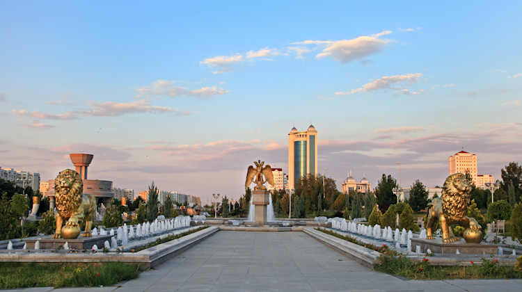Brunnen im Park, Aşgabat