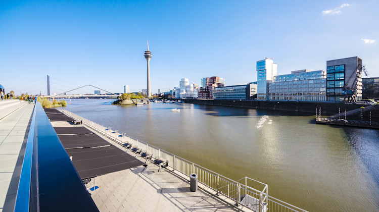 Medienhafen und Rheinturm, Düsseldorf, Nordrhein-Westfalen