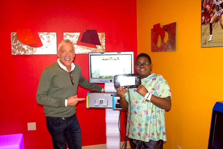 Dave Koz supporting Starlight gaming