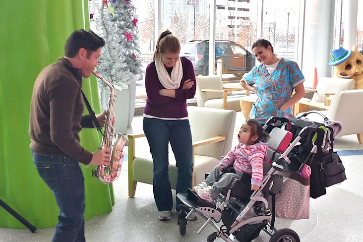 Dave Koz serenading little girl
