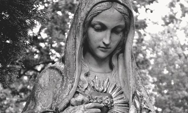 Neuvaine au Coeur Immaculé de Marie - Jour 3 - Statue de la vierge Marie au Cœur Immaculé