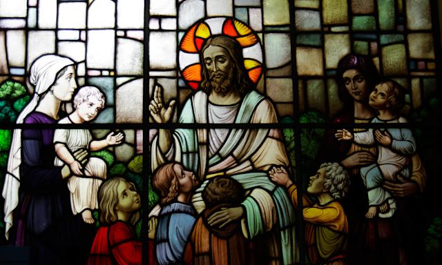 Neuvaine Miséricorde - jour 6 - Le Christ bénissant des enfants - Vitrail
