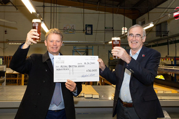 (L-R) Shepherd Neame CEO Jonathan Neame presenting a cheque for £36,000 to RBL Industries CEO Steve Sherry.
(Picture: Andy Jones/Countrywide Photographic/Shepherd Neame)