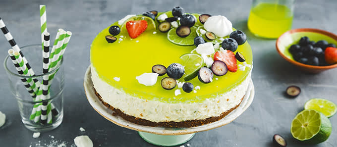 Valkosuklaa-limejuustokakku kuvitus