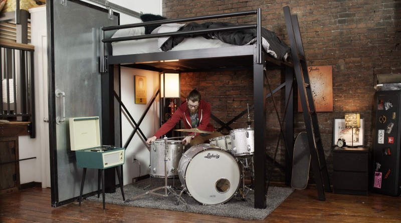 Resized > Drum Guy%